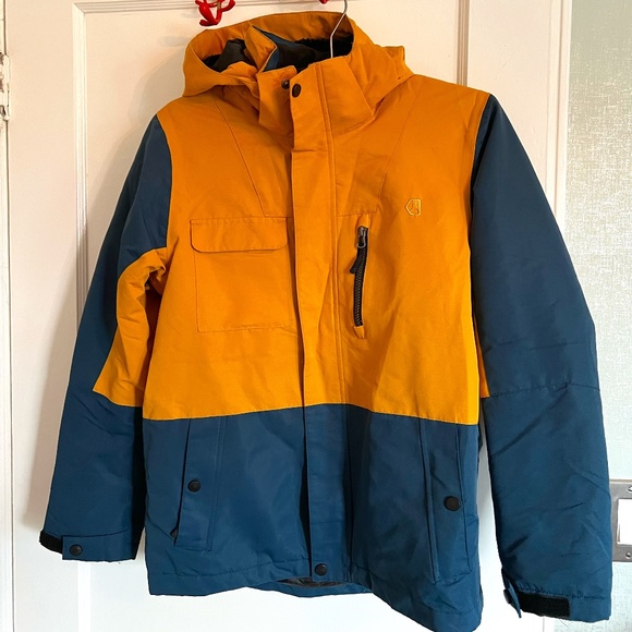 Liquid Ski/ Snowboard/ Snow Jacket, Insulated, Detachable Hood, Size Large - Picture 4 of 9